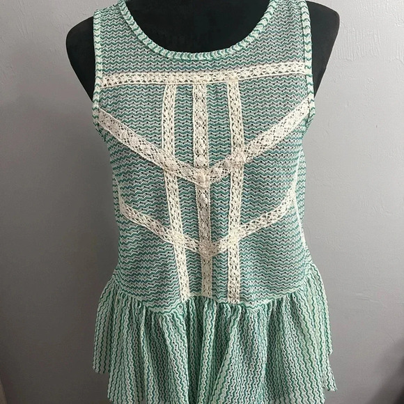 Free People Peplum Lace tank - Picture 1 of 7
